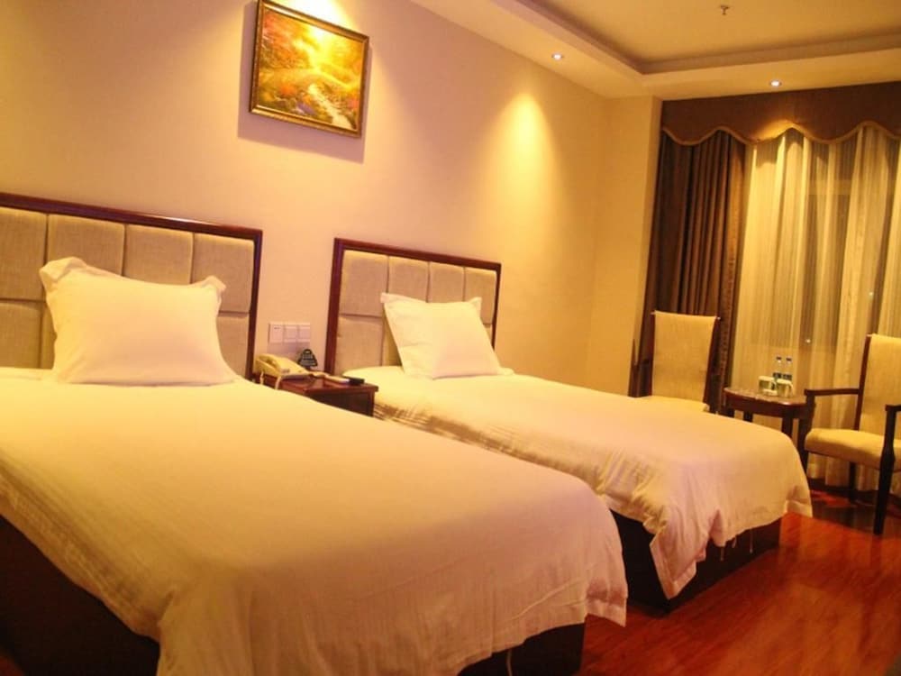 Greentree Inn Guangzhou Chimelong Paradise Yuangang Metro Station Hotel 7/26