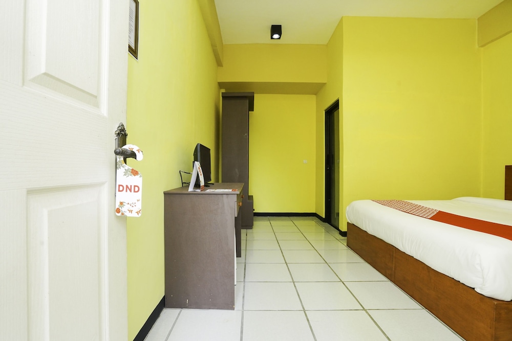 OYO 2493 Lotus Hotel Syariah 27/39