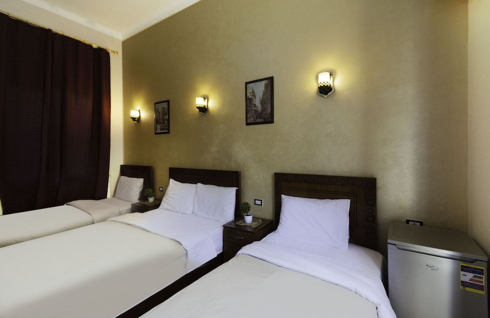New Minerva Hotel 8/42