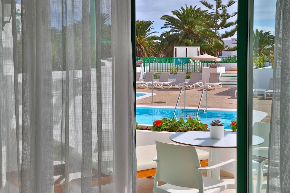 Nazaret Apartments 33/67