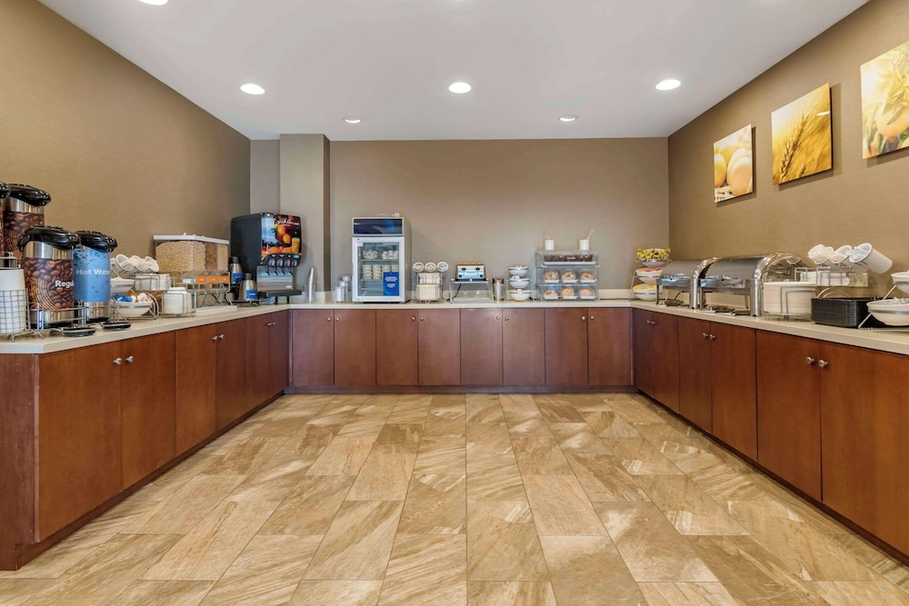 Comfort Suites Manheim - Lancaster 9/55