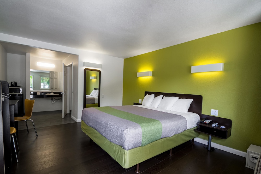 Motel 6 Monterey Downtown 9/66