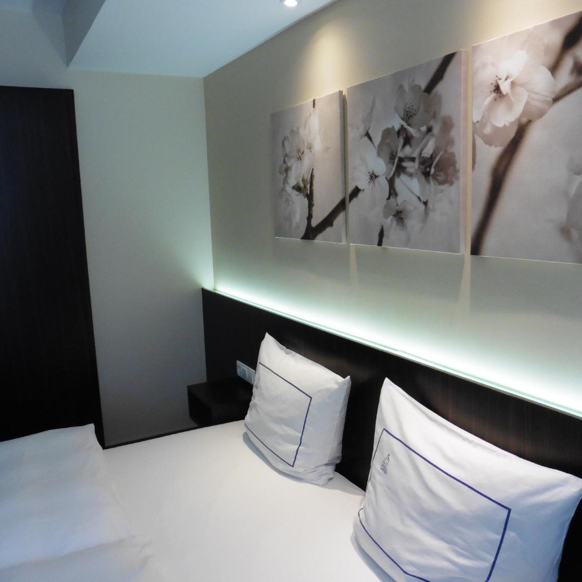EMPIRE HOTEL 38/55