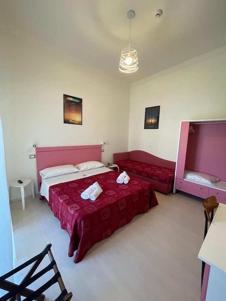 ROOM, TRIPLE