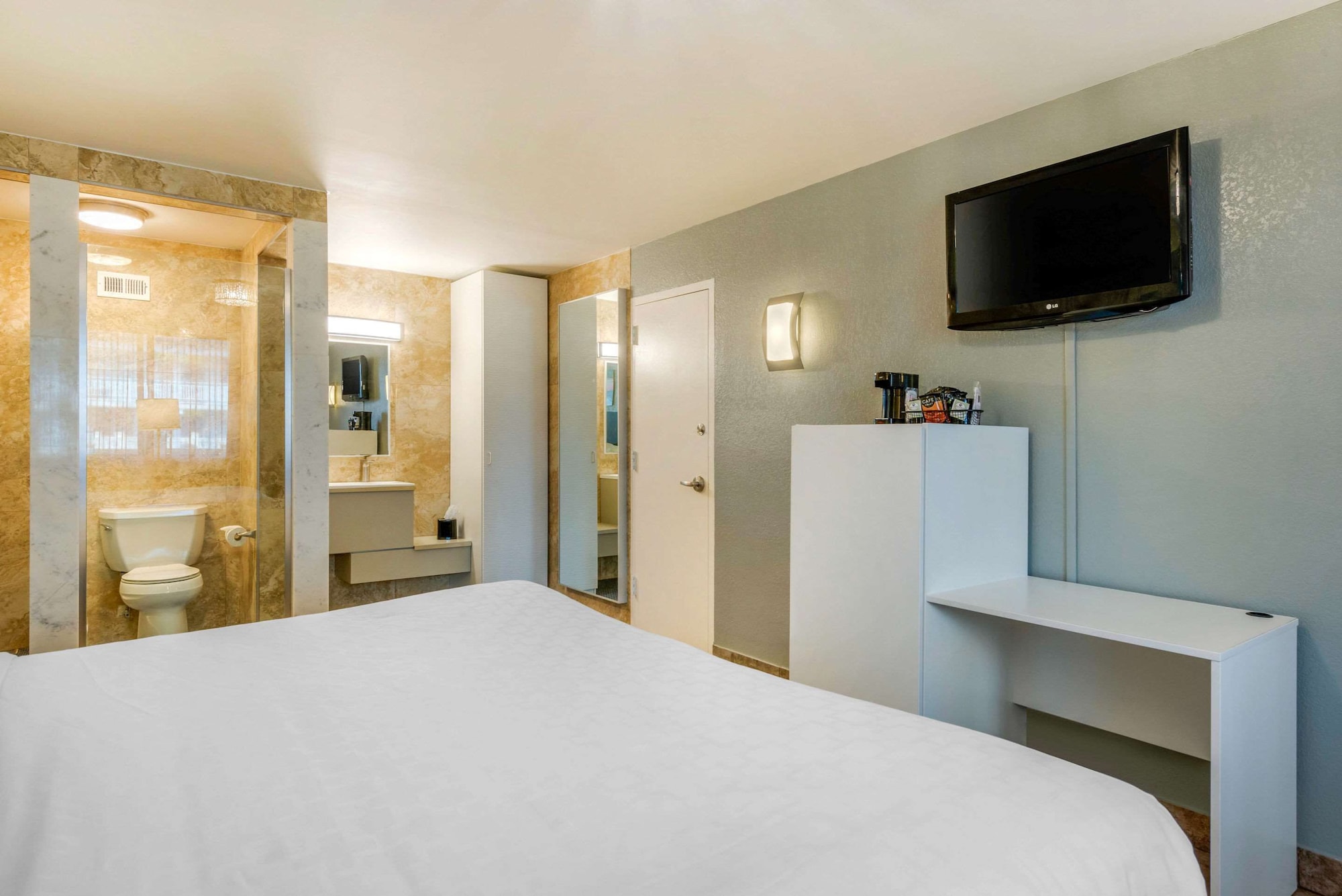 ROOM, KING BED, ACCESSIBLE