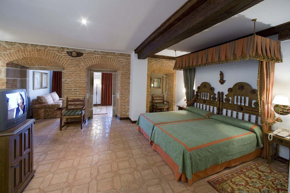 Parador de Plasencia 25/65