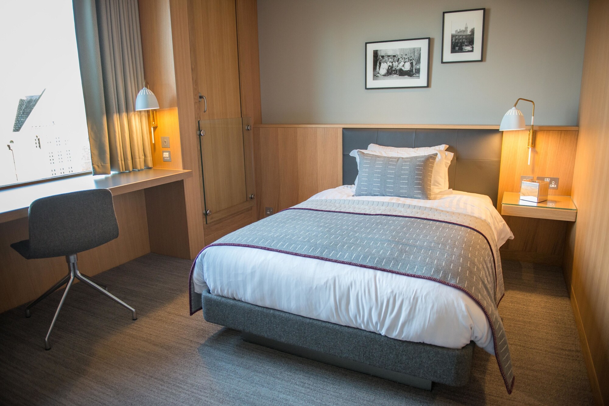 ROOM, SINGLE, PRIVATE BATHROOM