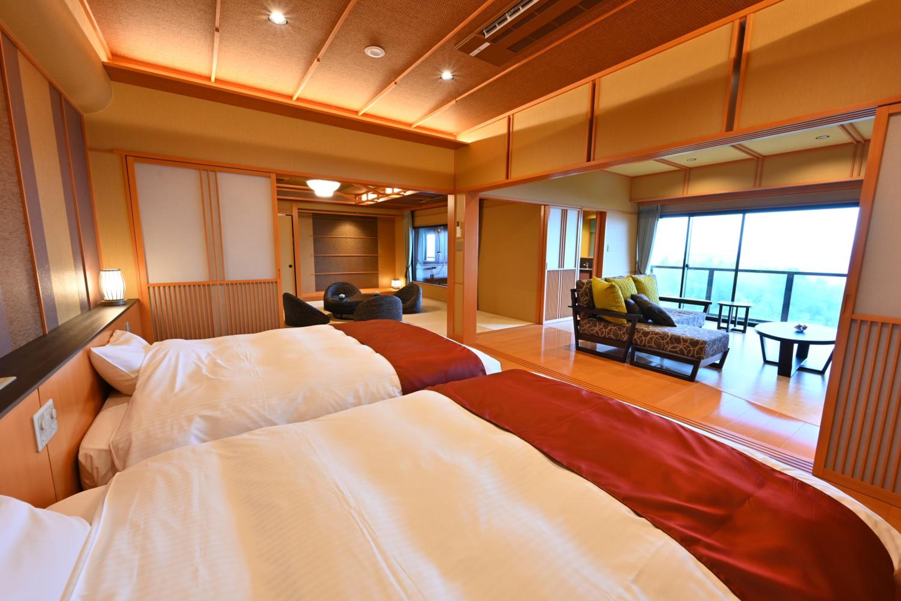 Suite, Outdoor Space, Bathtub