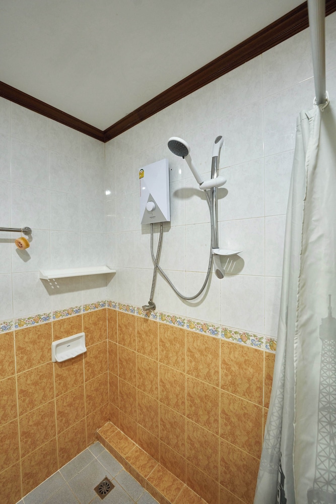 Lime Hotel Patong 46/50