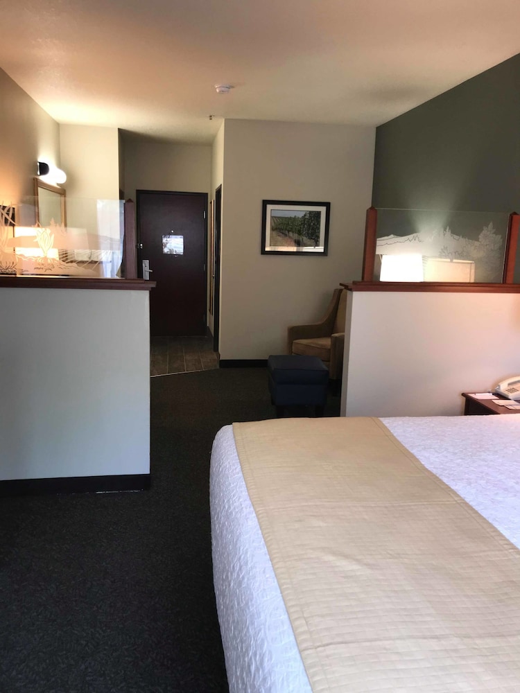 Best Western Plus Walla Walla Suites Inn 19/55