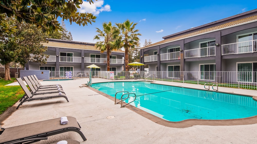 SureStay Plus Hotel by Best Western Sacramento North 3/32