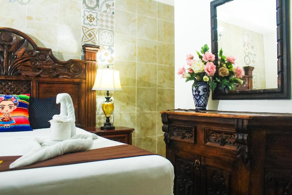 Colonial, Double Bed