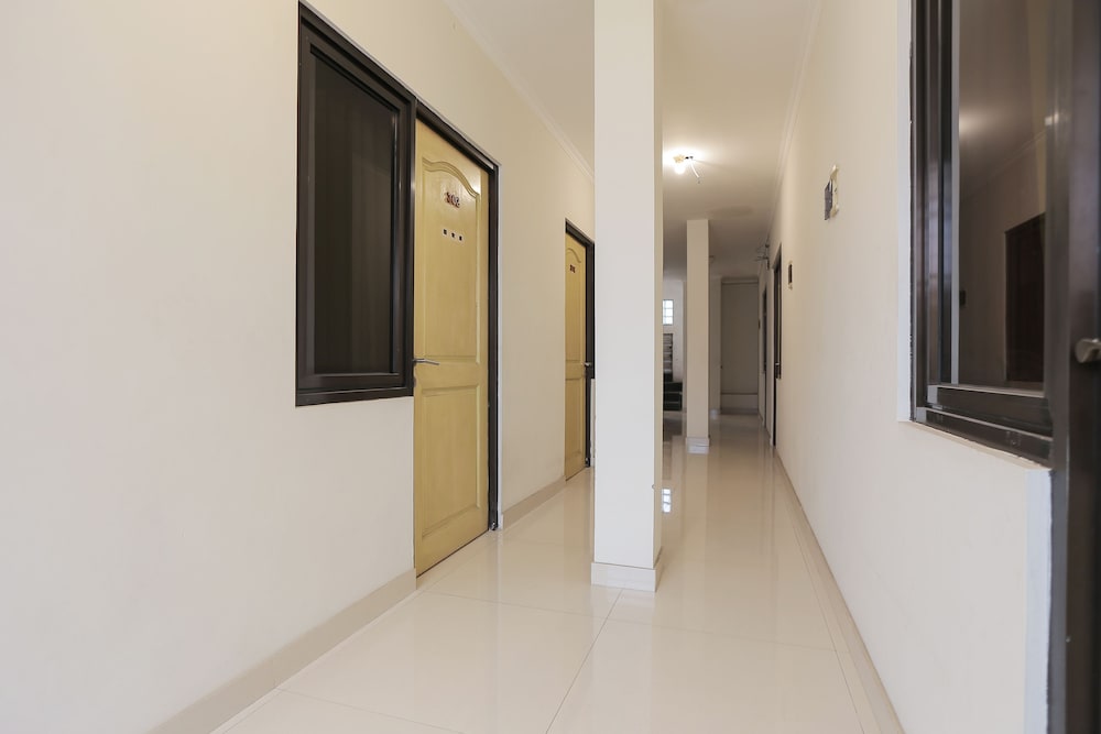 Hotel SUPER OYO Capital O 141 Fatmawati Cozy Residence photo2
