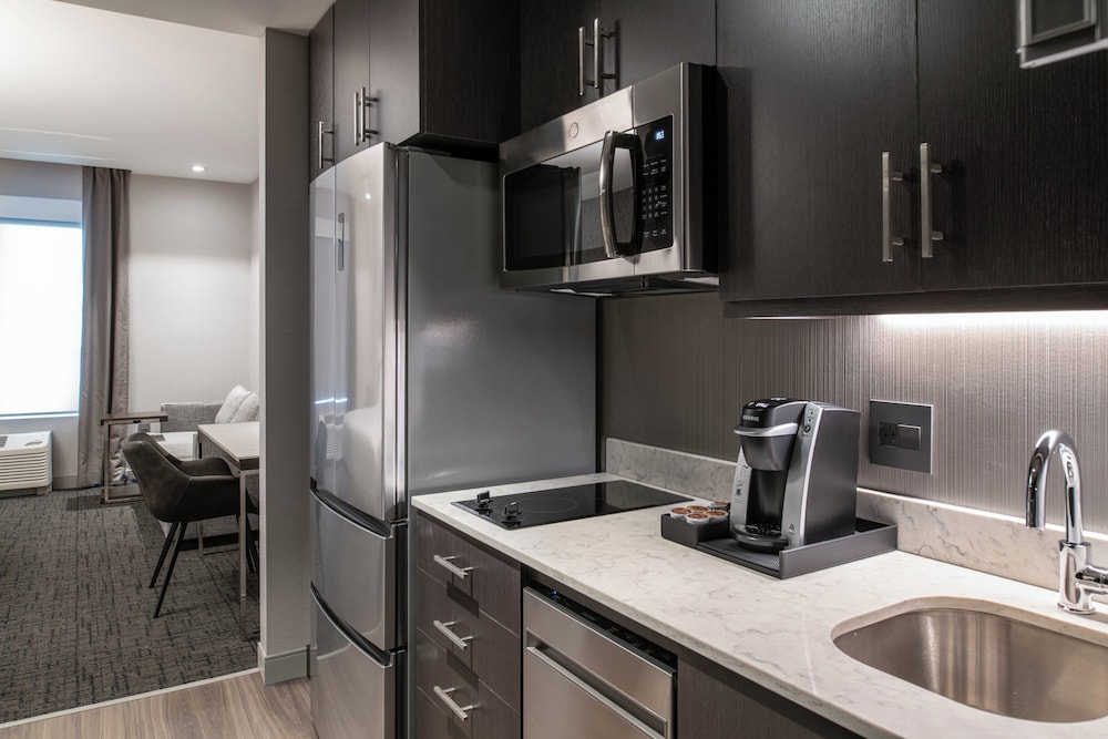 Staybridge Suites Quincy 66/67