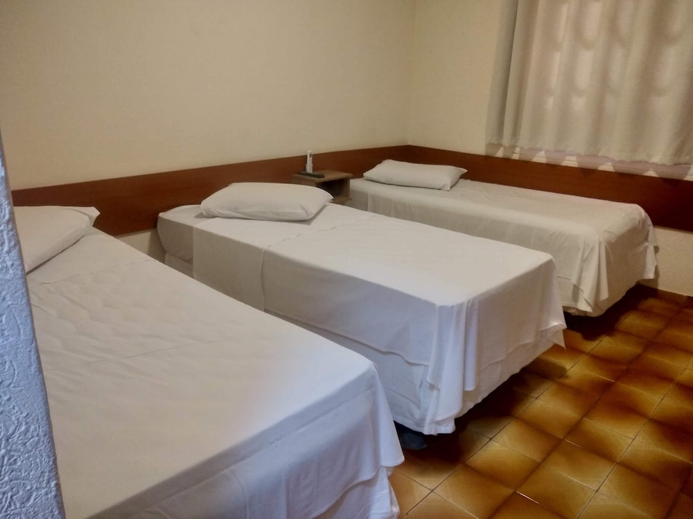 Lelis Hotel 10/16