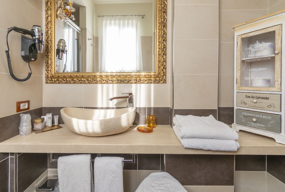 Hotel Villa Tiziana 48/50