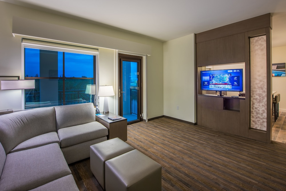 HYATT HOUSE NAPLES/5TH AVENUE 42/75