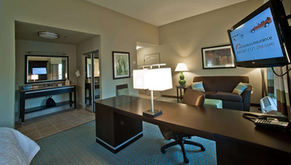Hampton Inn and Suites Denison, TX 35/60