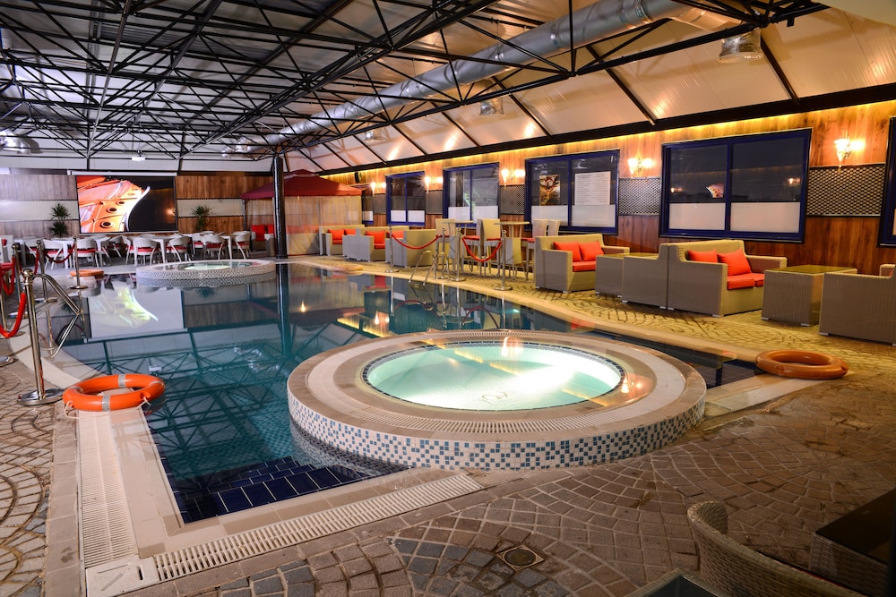 swimming pool spa