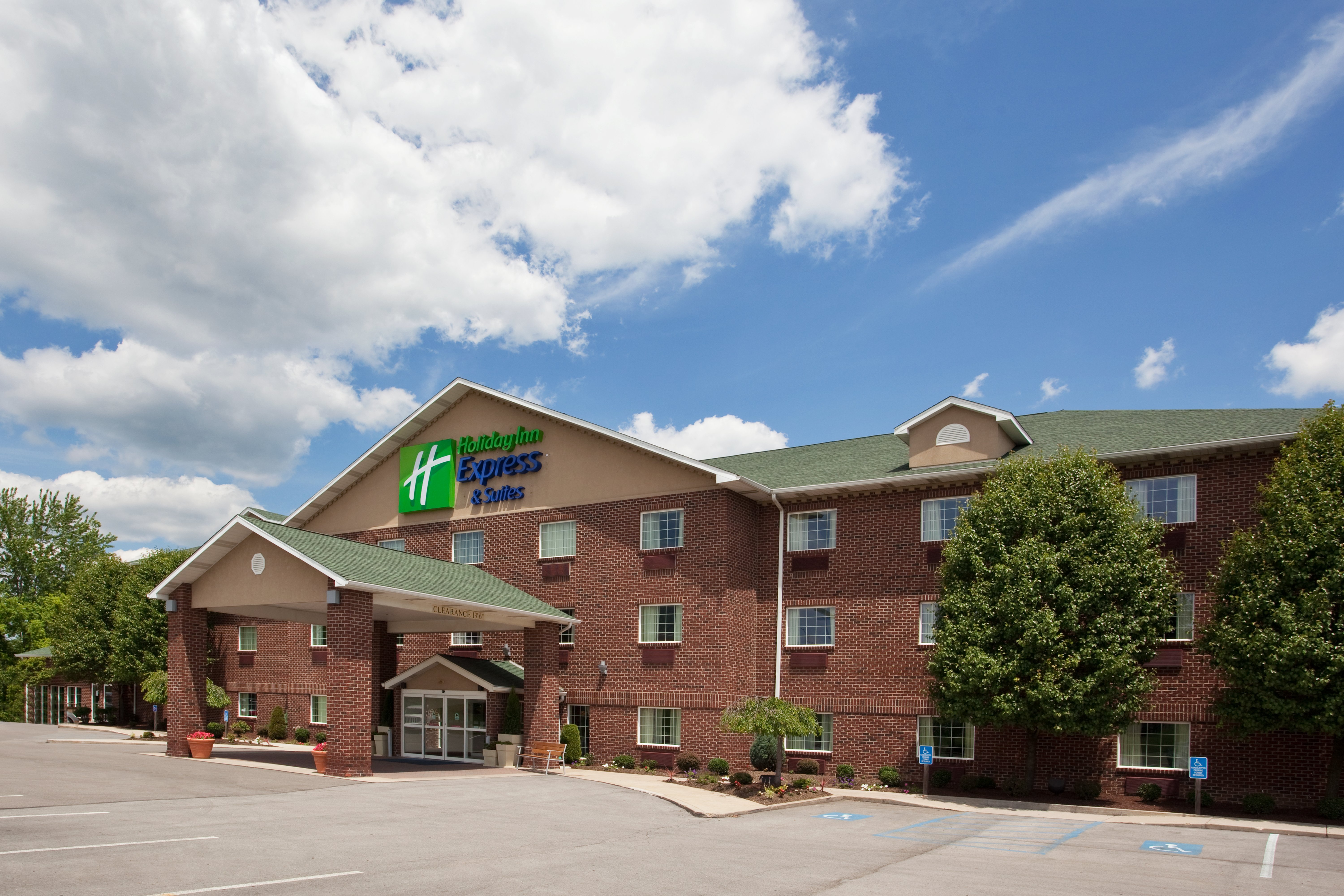 Holiday Inn Express Suites Center Township 3/78
