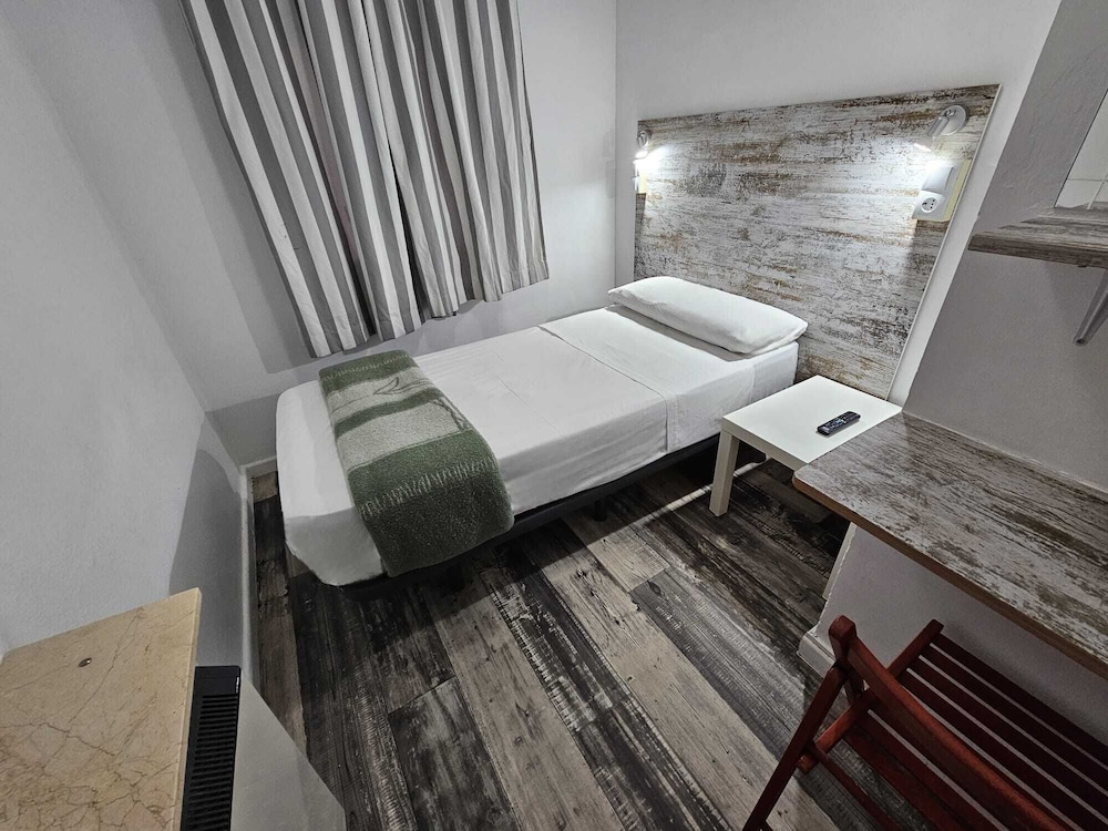 Hostel Almansa 36/50