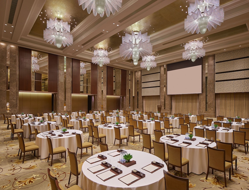 Shangri-La Hotel Bengaluru 74/82