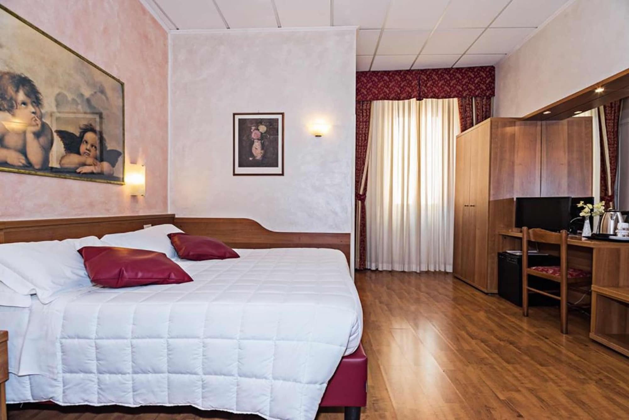 ROOM, QUADRUPLE