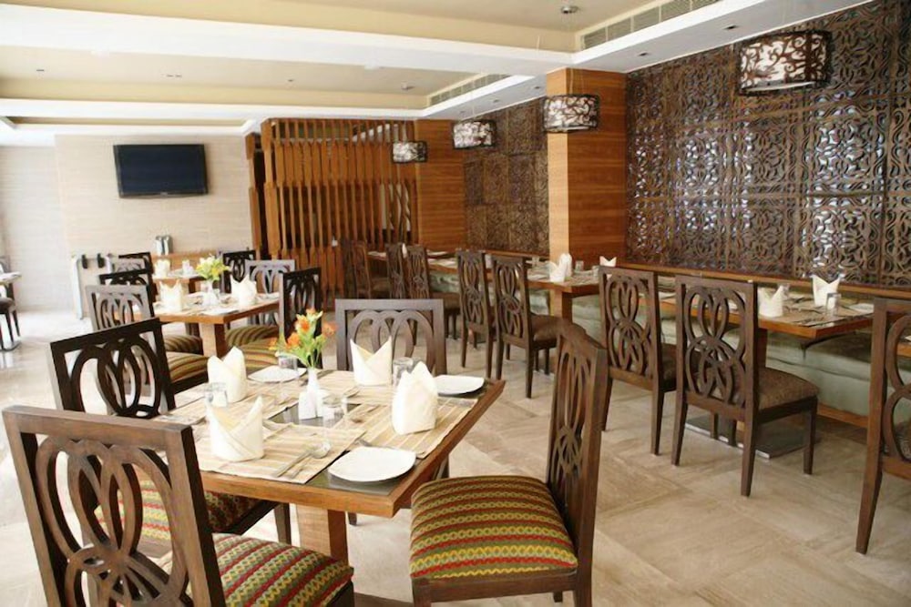 Riverview Hotel 32/48