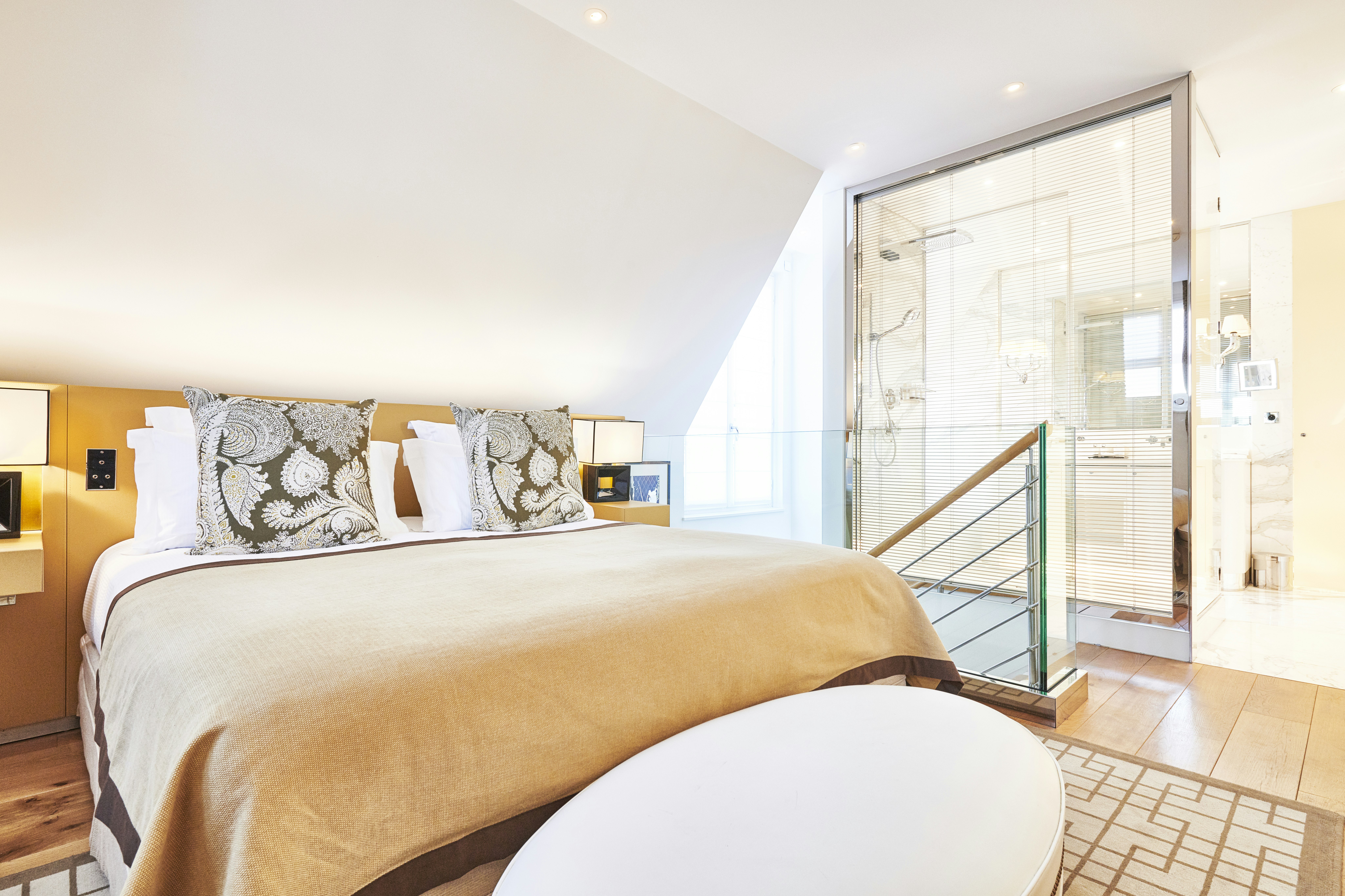 Suite, Eiffel View