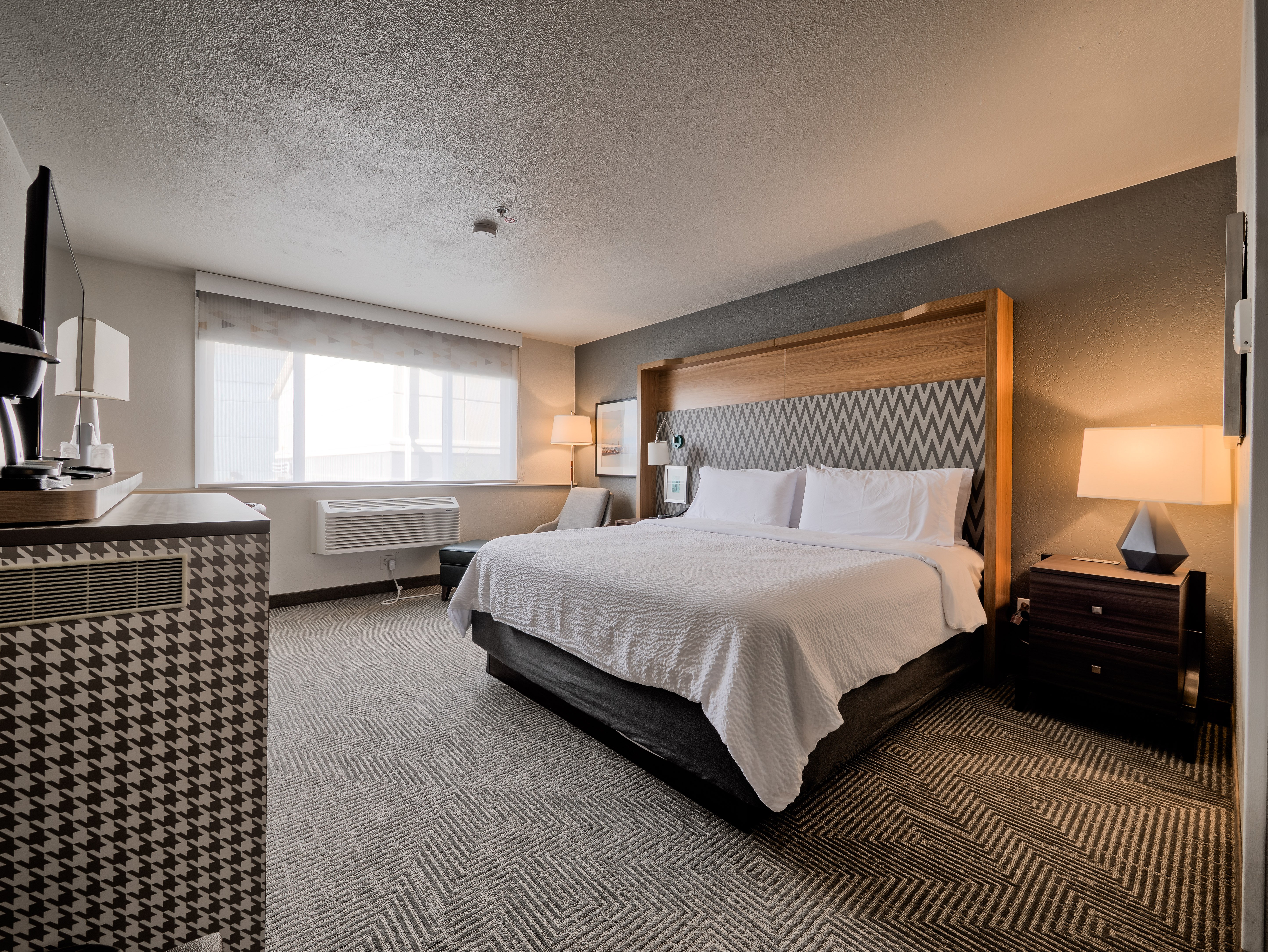 Holiday Inn Tacoma Mall 16/50