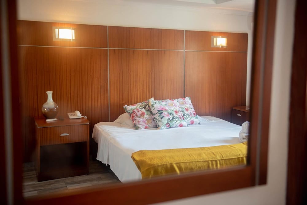 La Cresta Inn Hotel 20/34