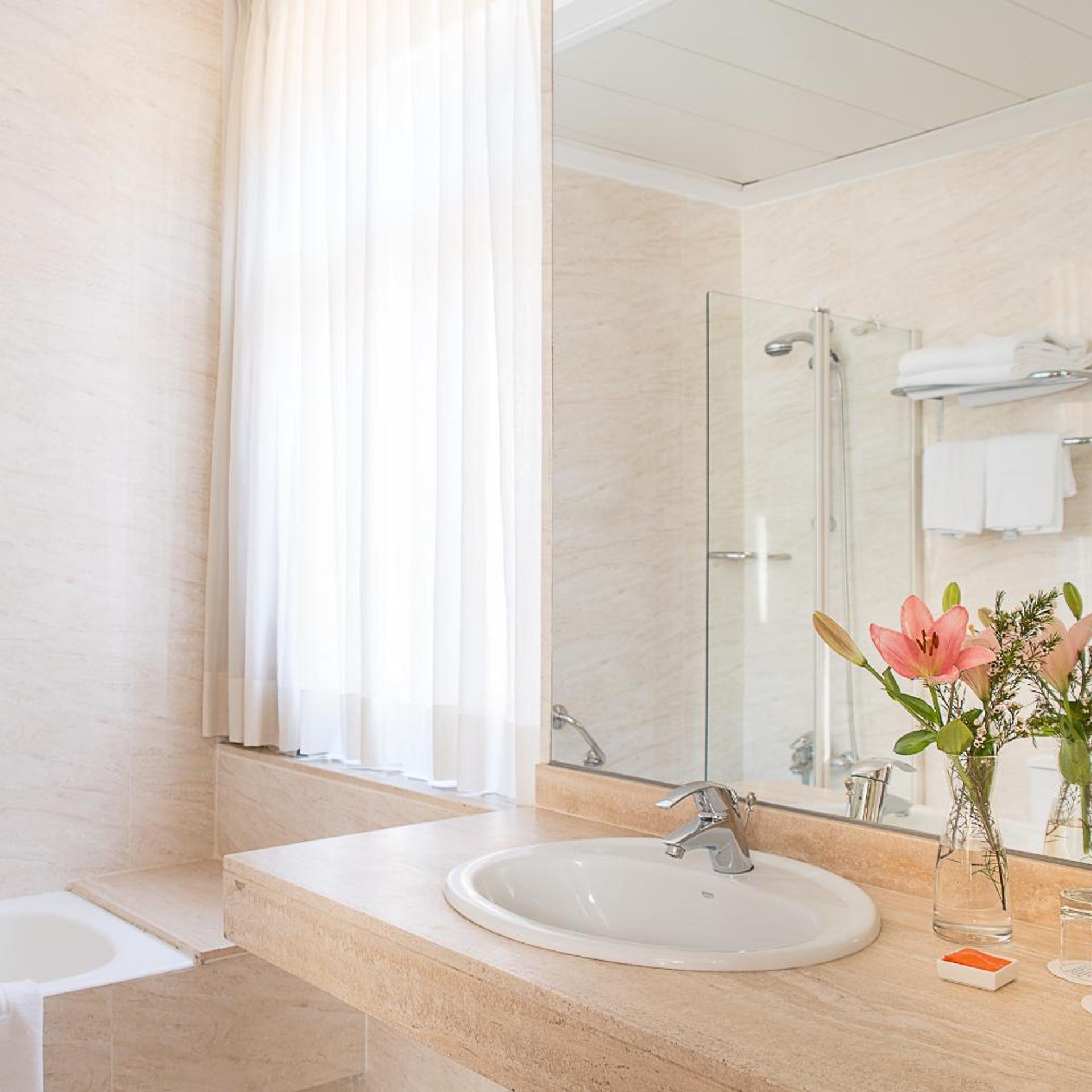 Superior, Double Bed, Hotel Inglaterra 9/9
