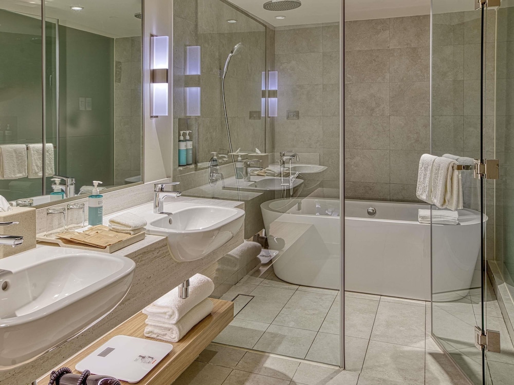 Novotel Suites Manila At Acqua 51/52