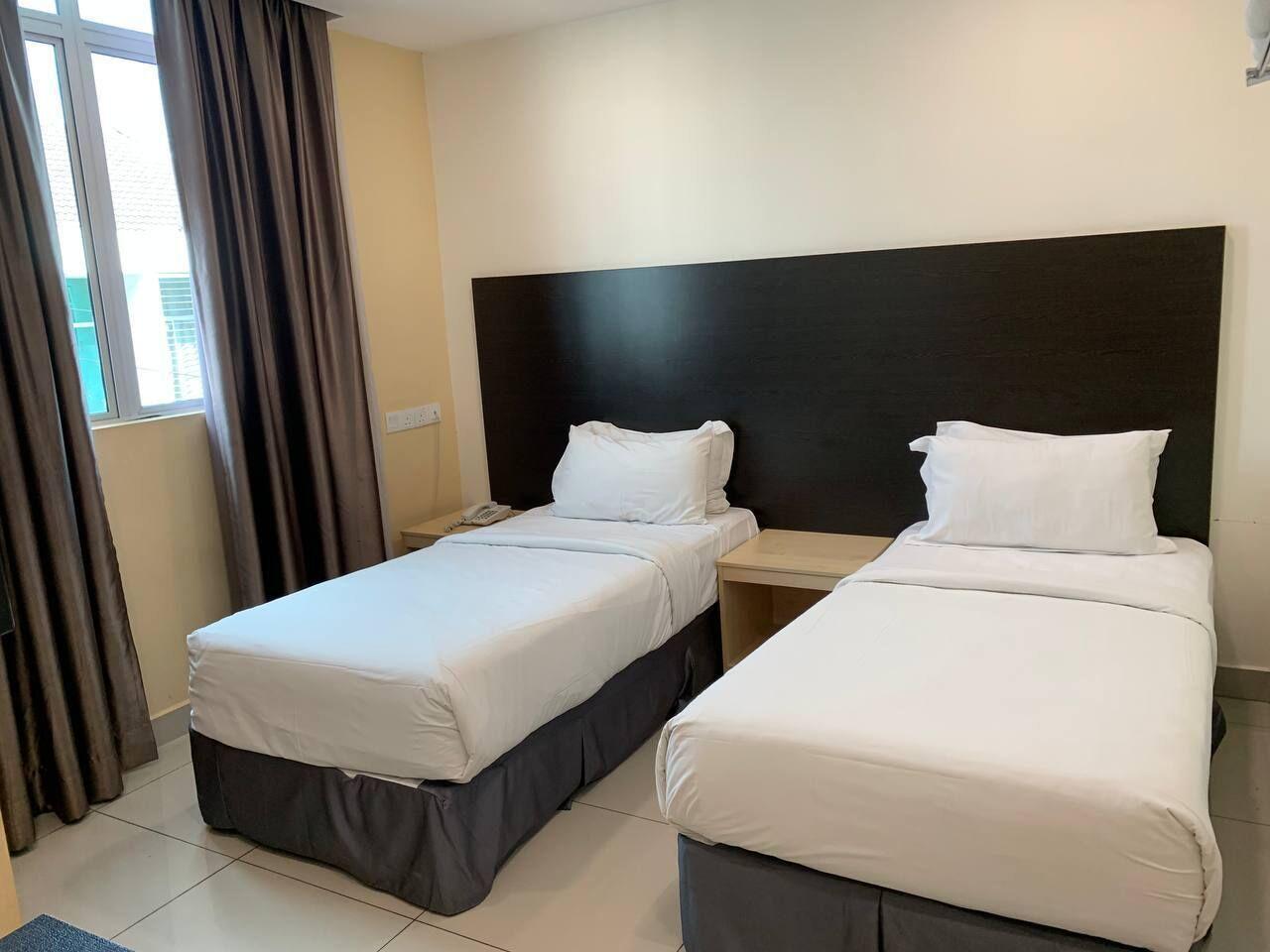 Superior, Twin Beds, No Window