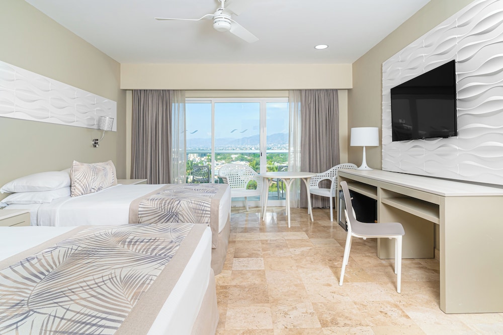 Krystal Grand Puerto Vallarta 32/44
