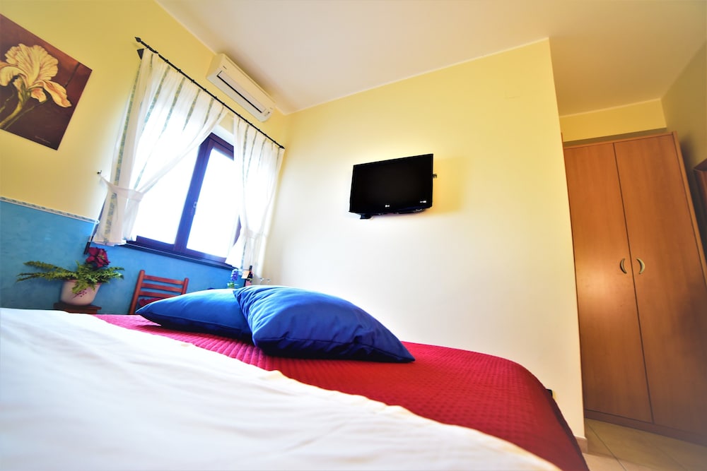 STANDARD, DOUBLE BED, MOUNTAIN AND SEA VIEW