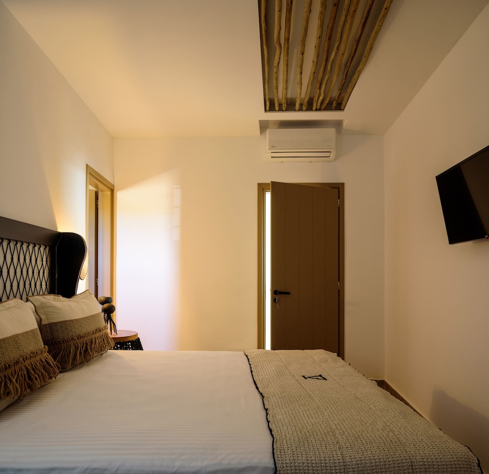 VRACHOS SUITES MYKONOS 17/75