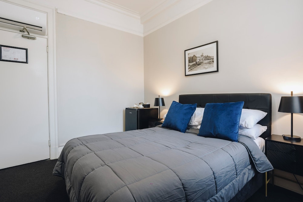 HOTEL GOSFORD 34/64