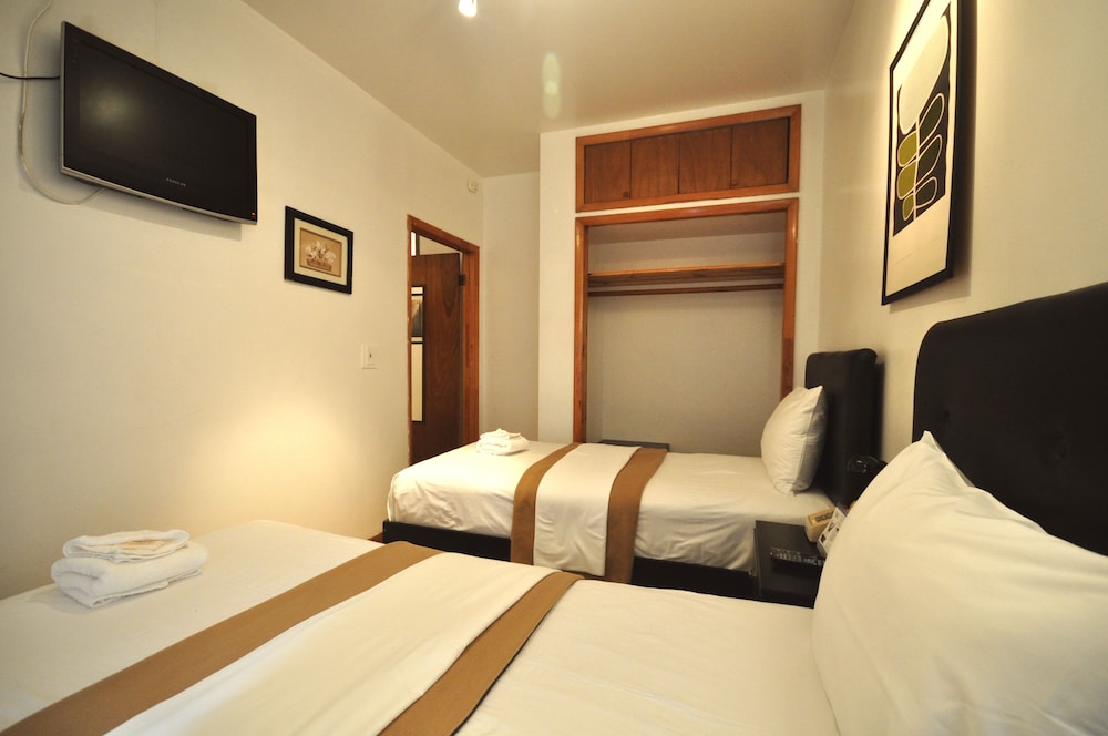 ECONOMY, SUITE, SHARED BATHROOM