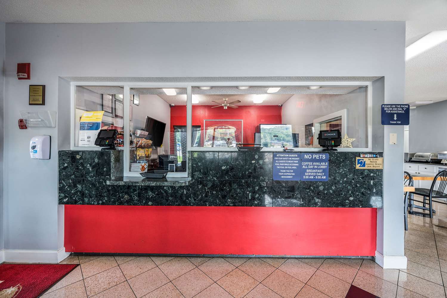 Econo Lodge Inn and Suites University Huntsville AL photo3