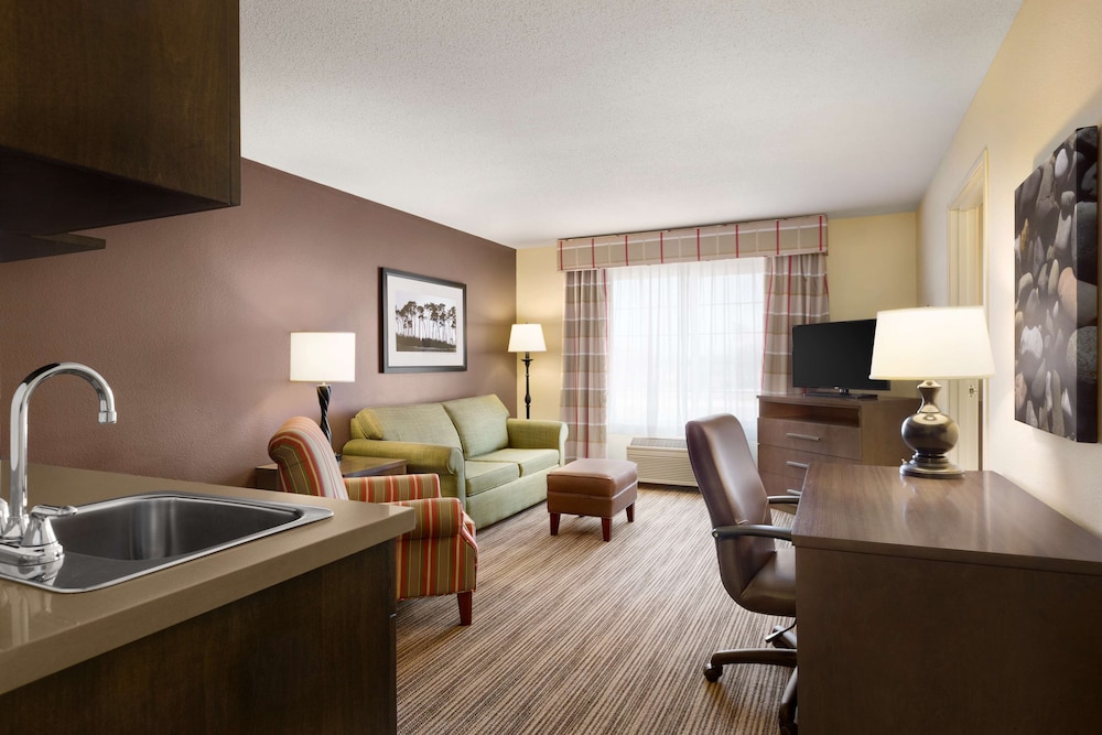 Country Inn & Suites by Radisson, Albert Lea - Austin 25/35