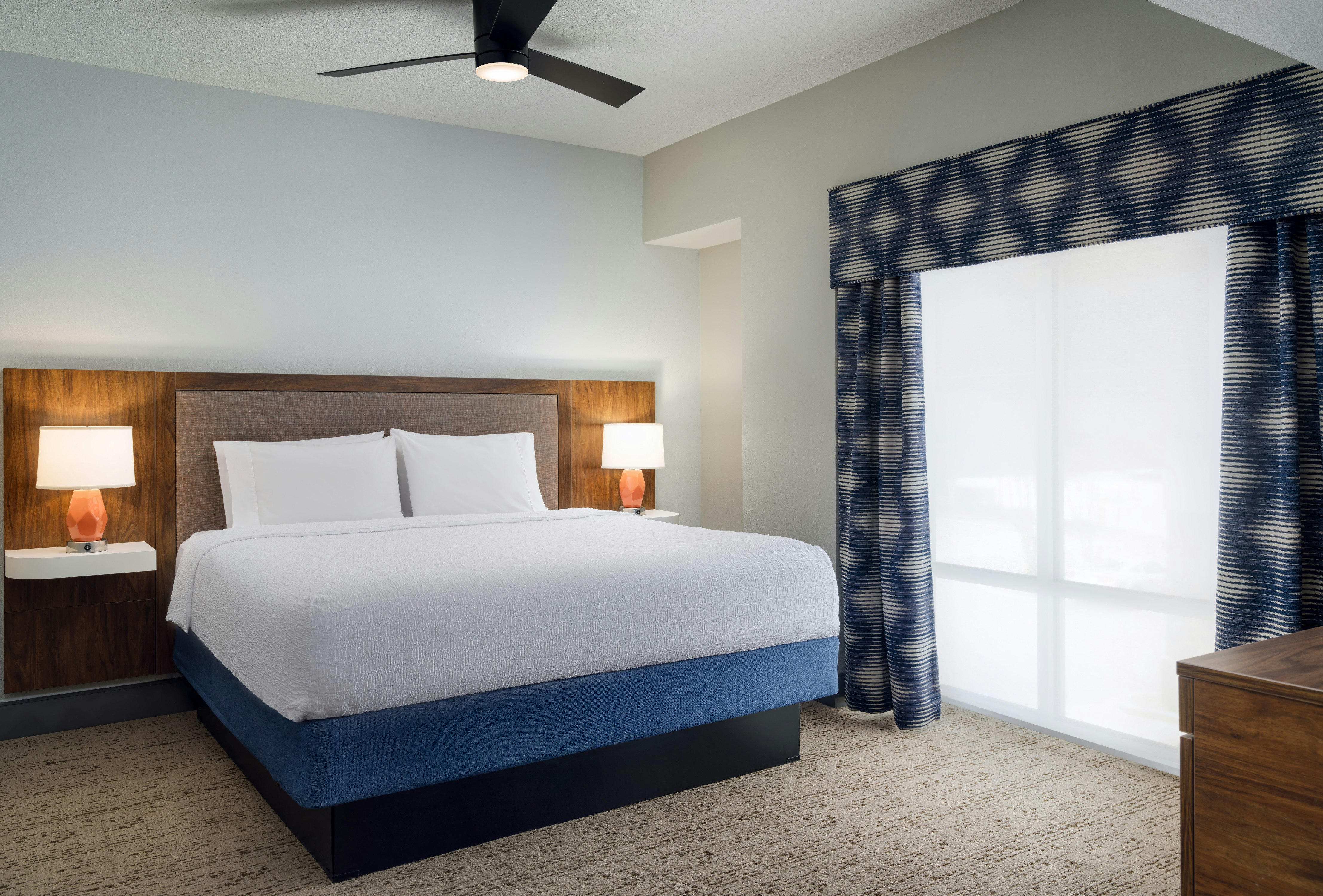 ROOM, KING BED, SOFA