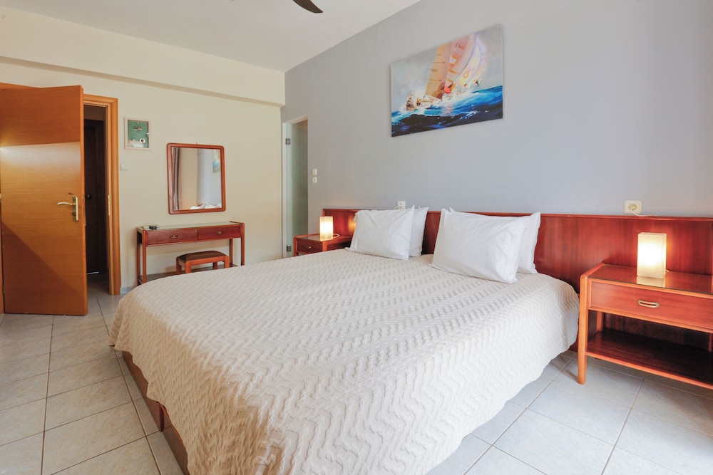 Deluxe, Twin Beds, Mountain View