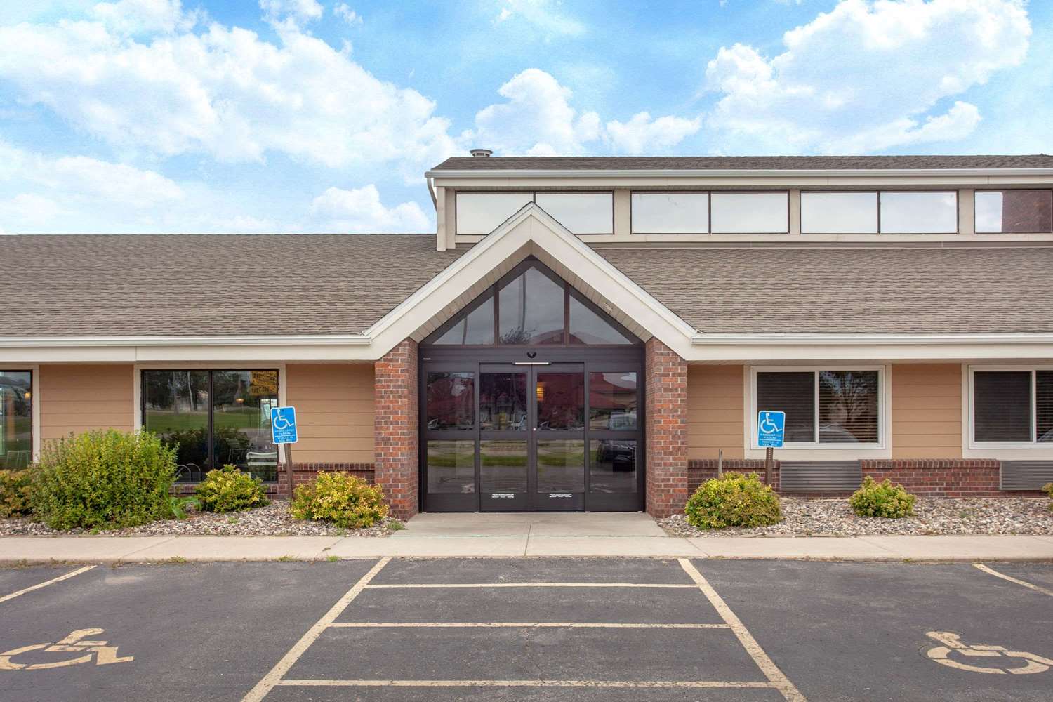 Americinn By Wyndham Willmar 32/35