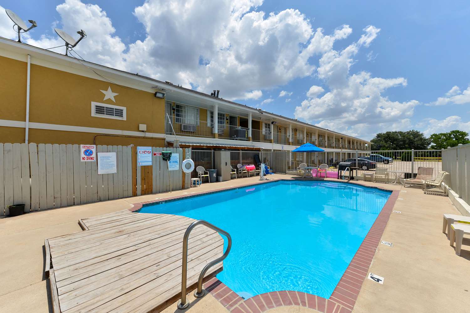 Quality Inn Gonzales, TX 31/31