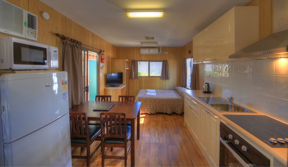 EUREKA STOCKADE HOLIDAY PARK 66/80