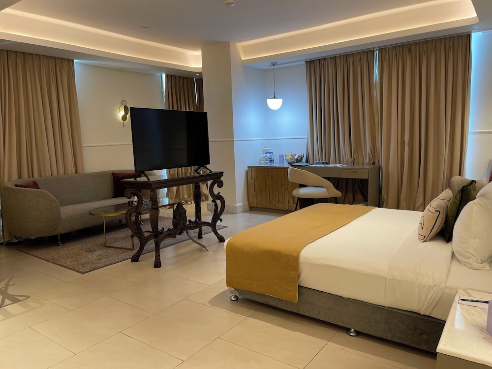 The Nishat Hotel Gulberg Lahore 28/76
