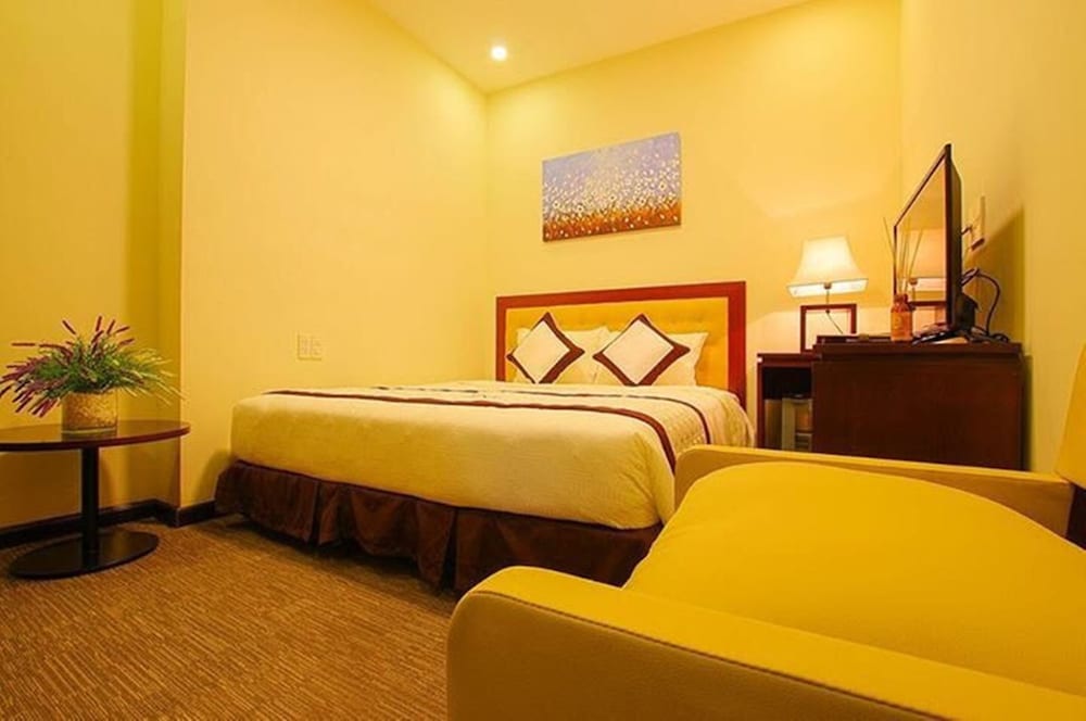 ROOM, DOUBLE BED