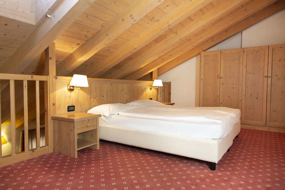 GOLF HOTEL 14/76