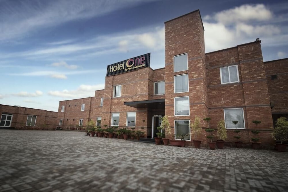 Hotel One Sahiwal 46/50